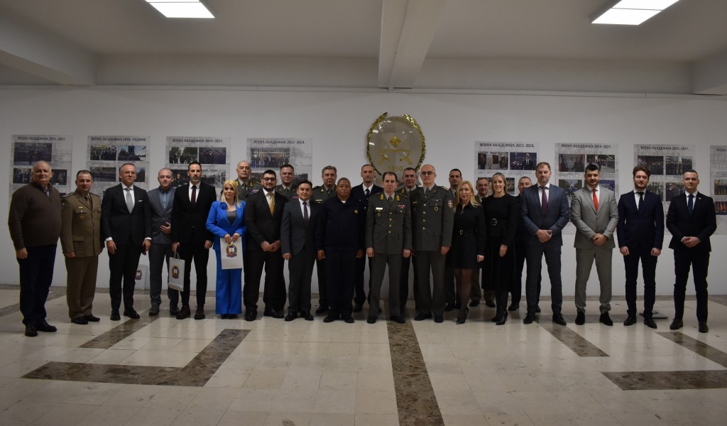 Полазници 15. класе Високих студија безбедности и одбране посетили Војну академију