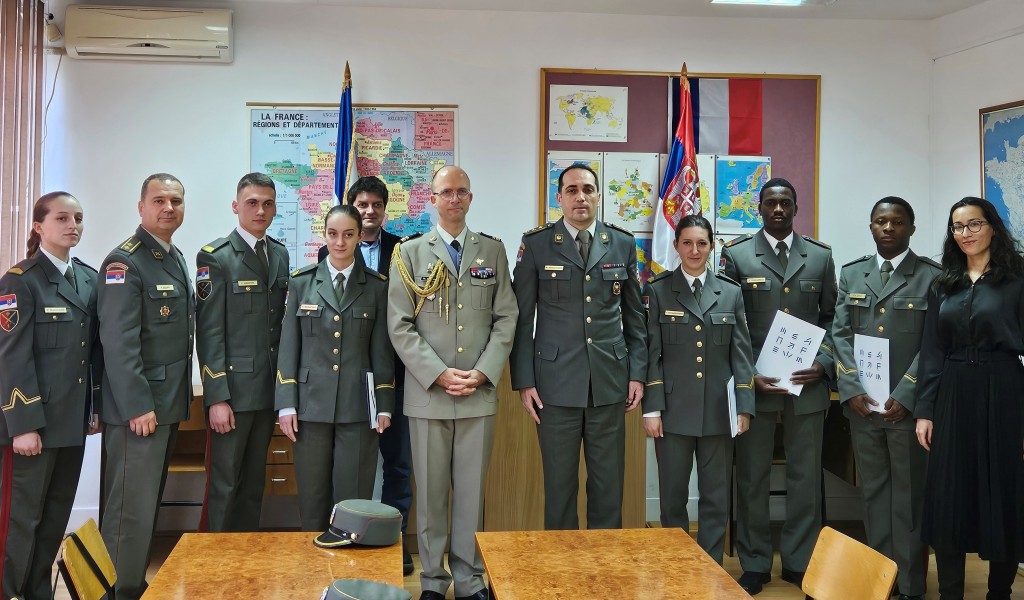 Ангажовање лектора за француски језик из Француског института у Београду на Војној академији ради пружања помоћи у учењу француског језика