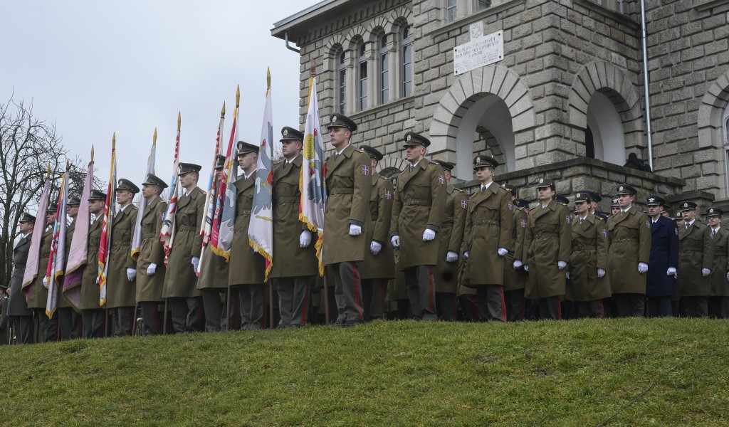Кадети Војне академије и ученици средњих војних школа обележили Дан државности Србије