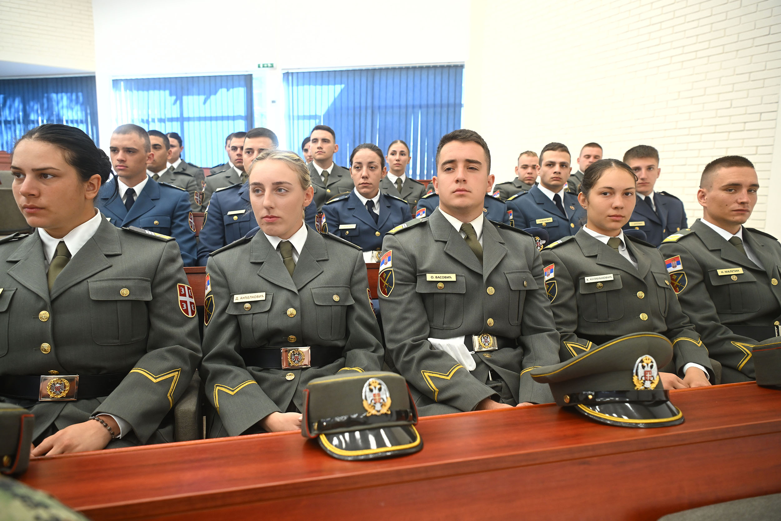 Начелник Генералштаба са будућим официрима Војске Србије